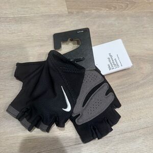 Nike Essential Lightweight Womens Training Gloves Size Small black/gray NEW